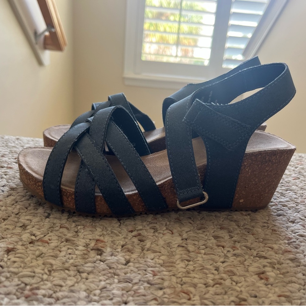 Navy blue strap sandals size 7.5